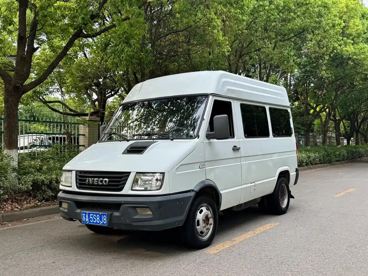 Iveco DeYi 2017 2.5T A35 Bus (5-7 Seats) 47Z5 — миниатюра 1