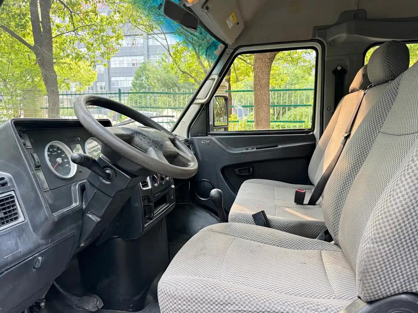 Iveco DeYi 2017 2.5T A35 Bus (5-7 Seats) 47Z5 — миниатюра 12
