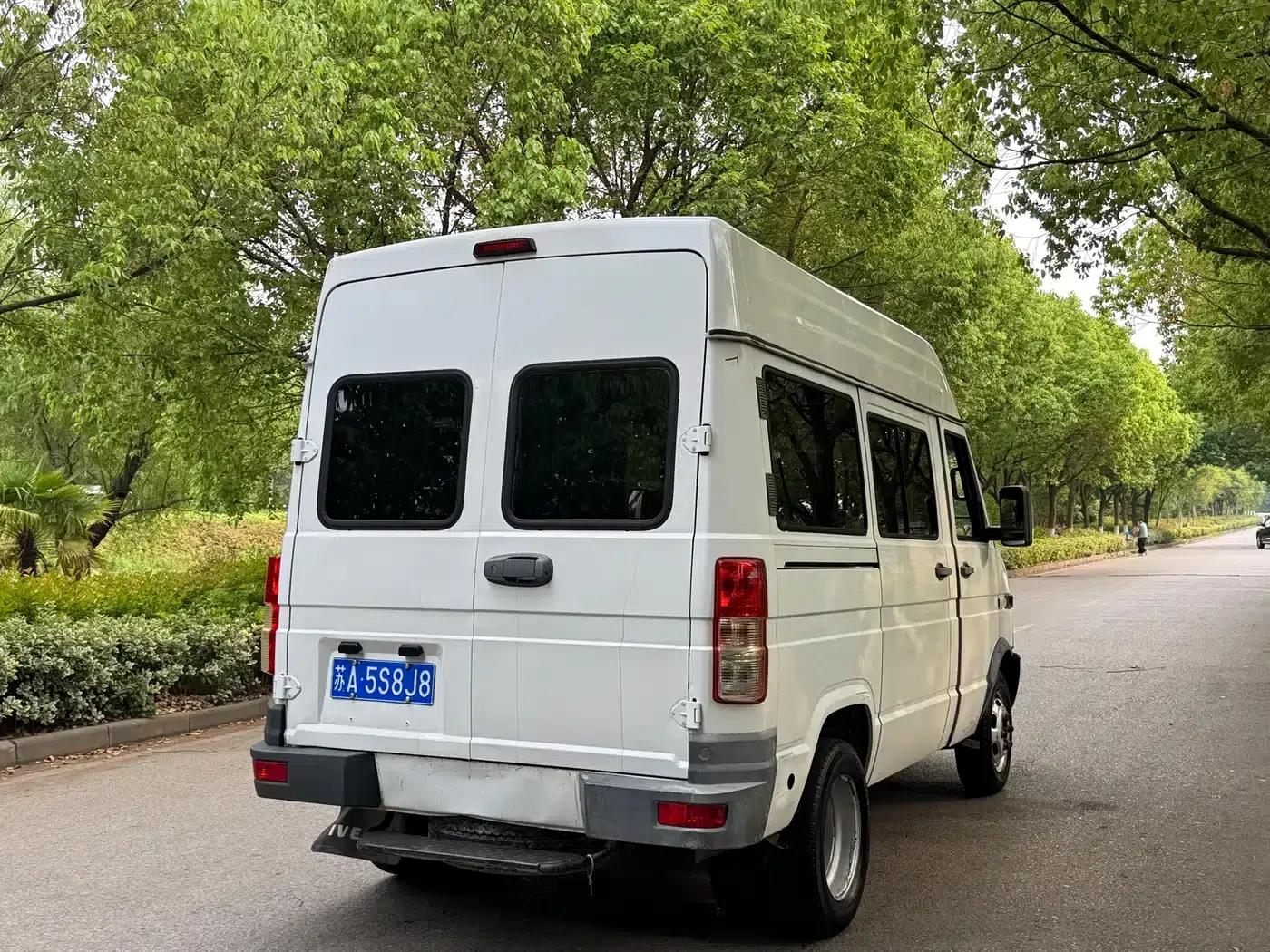 Iveco DeYi 2017 2.5T A35 Bus (5-7 Seats) 47Z5 — миниатюра 5