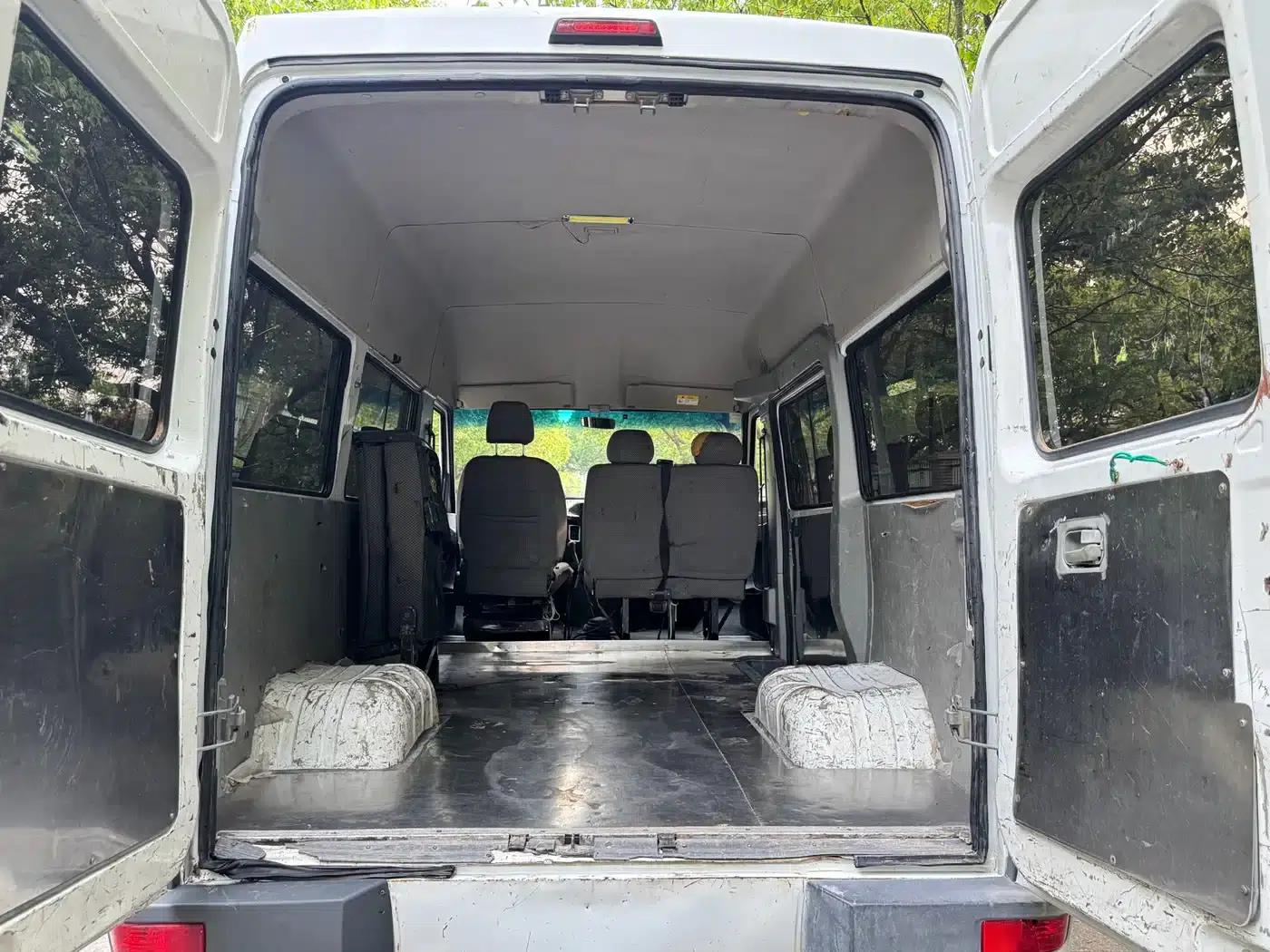 Iveco DeYi 2017 2.5T A35 Bus (5-7 Seats) 47Z5 — миниатюра 7