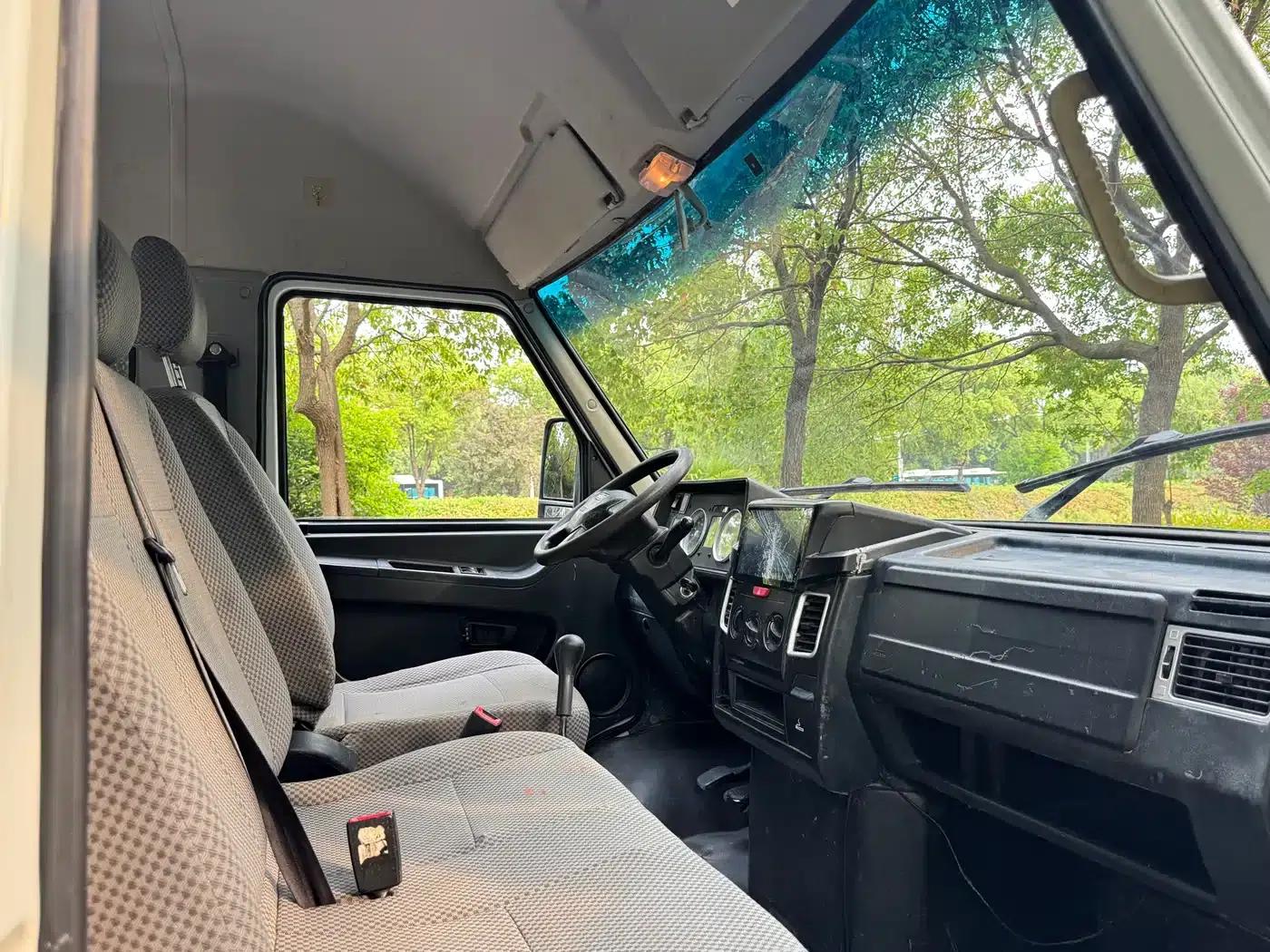 Iveco DeYi 2017 2.5T A35 Bus (5-7 Seats) 47Z5 — миниатюра 10