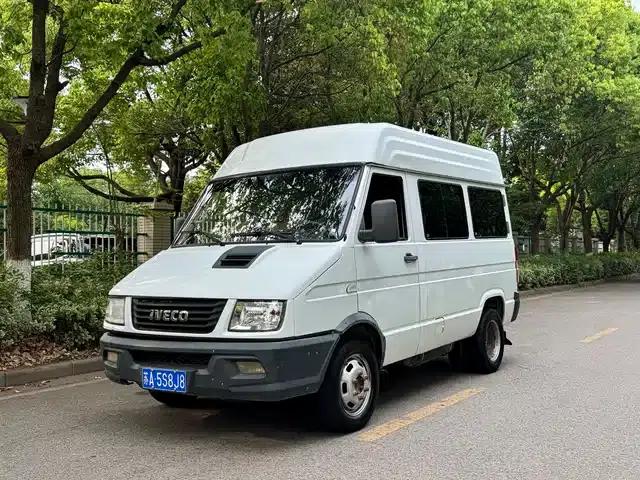 Iveco DeYi 2017 2.5T A35 Bus (5-7 Seats) 47Z5