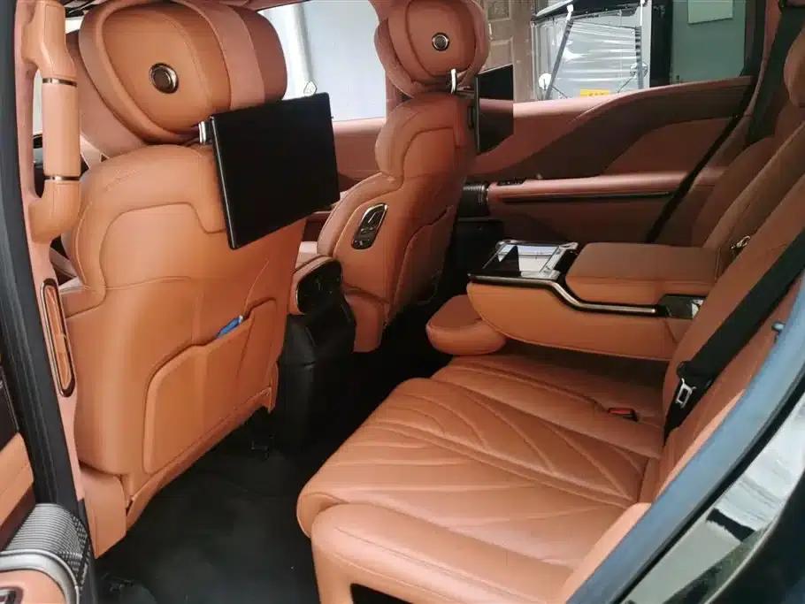 Looking up at the 2023 U8 Luxury Edition — миниатюра 11