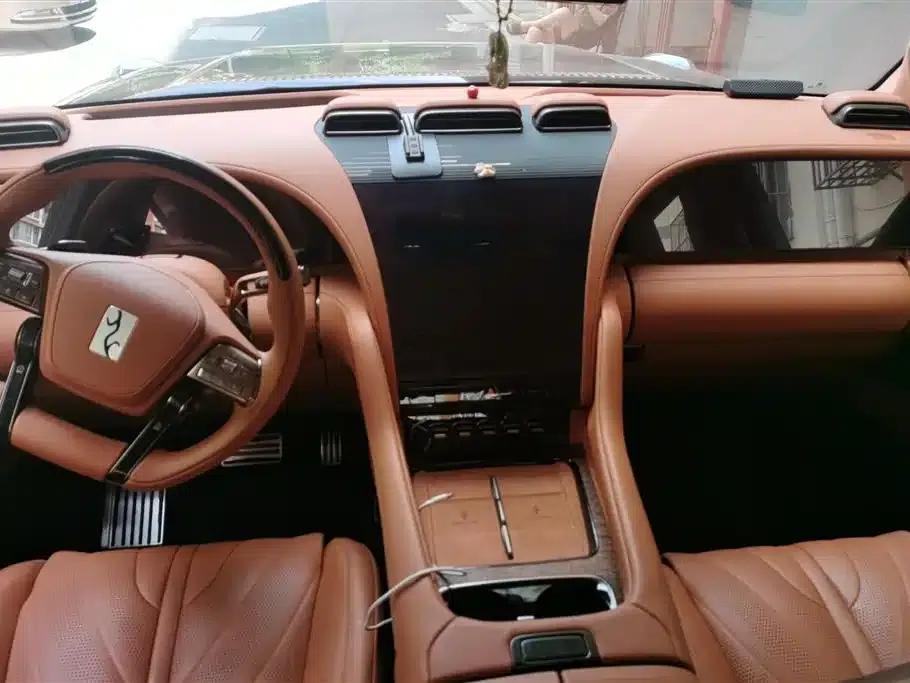 Looking up at the 2023 U8 Luxury Edition — миниатюра 12