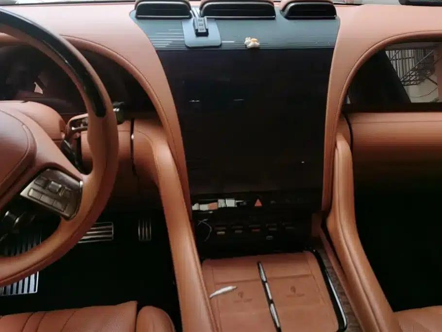Looking up at the 2023 U8 Luxury Edition — миниатюра 13