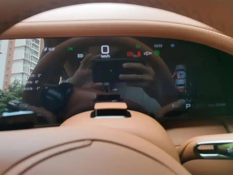 Looking up at the 2023 U8 Luxury Edition — миниатюра 14