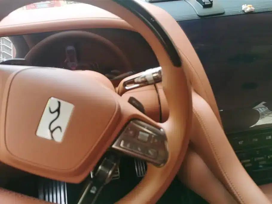 Looking up at the 2023 U8 Luxury Edition — миниатюра 16
