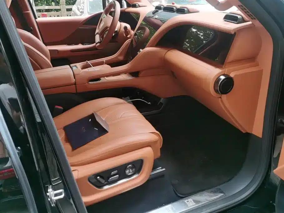 Looking up at the 2023 U8 Luxury Edition — миниатюра 8