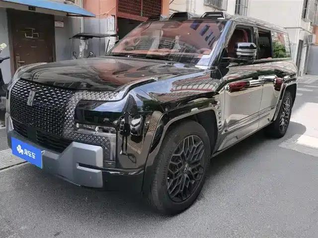 Looking up at the 2023 U8 Luxury Edition