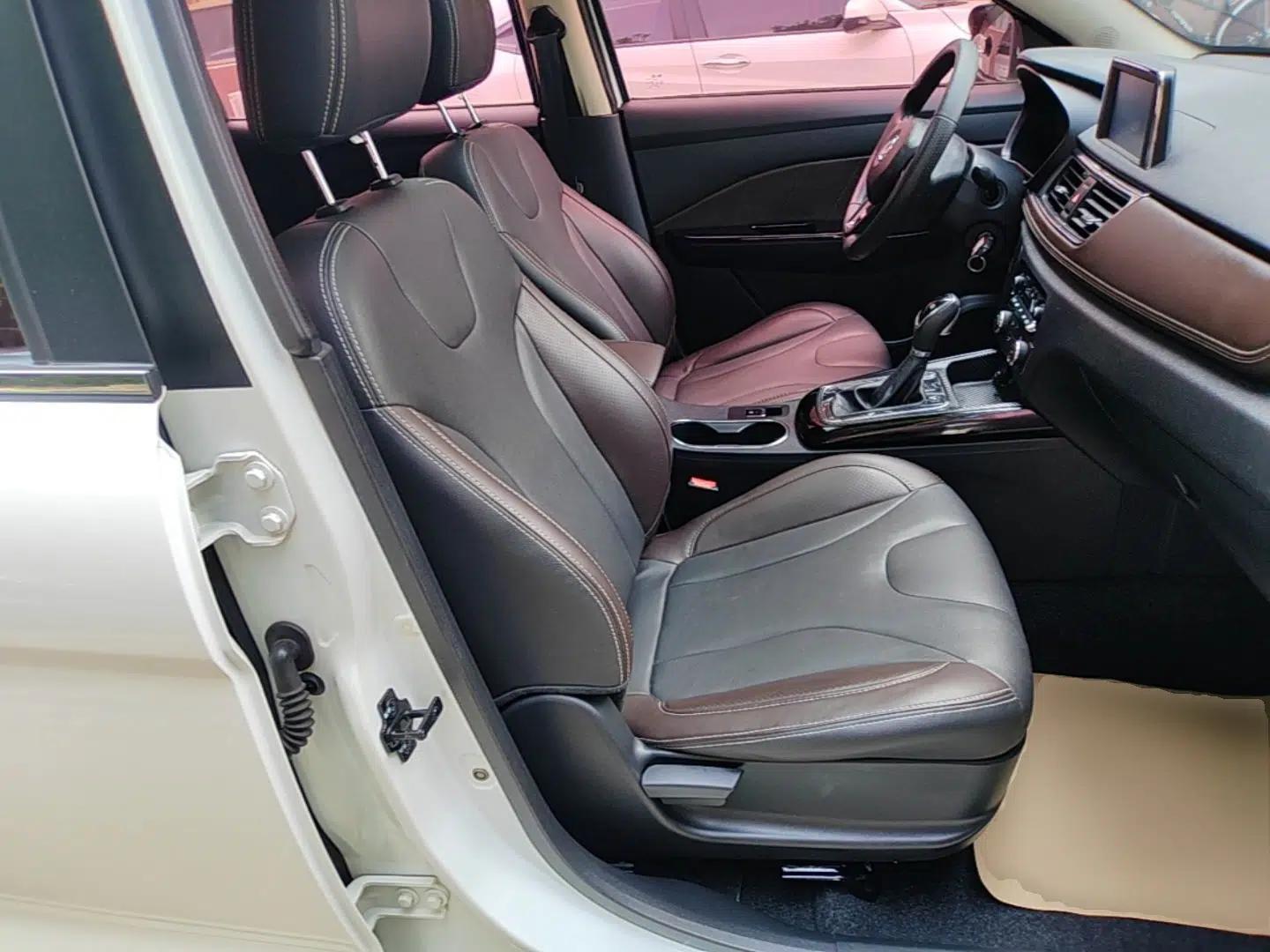 Dongfeng Fengon 370 2018 S370 1.5L CVT Luxury 7-Seater — миниатюра 23