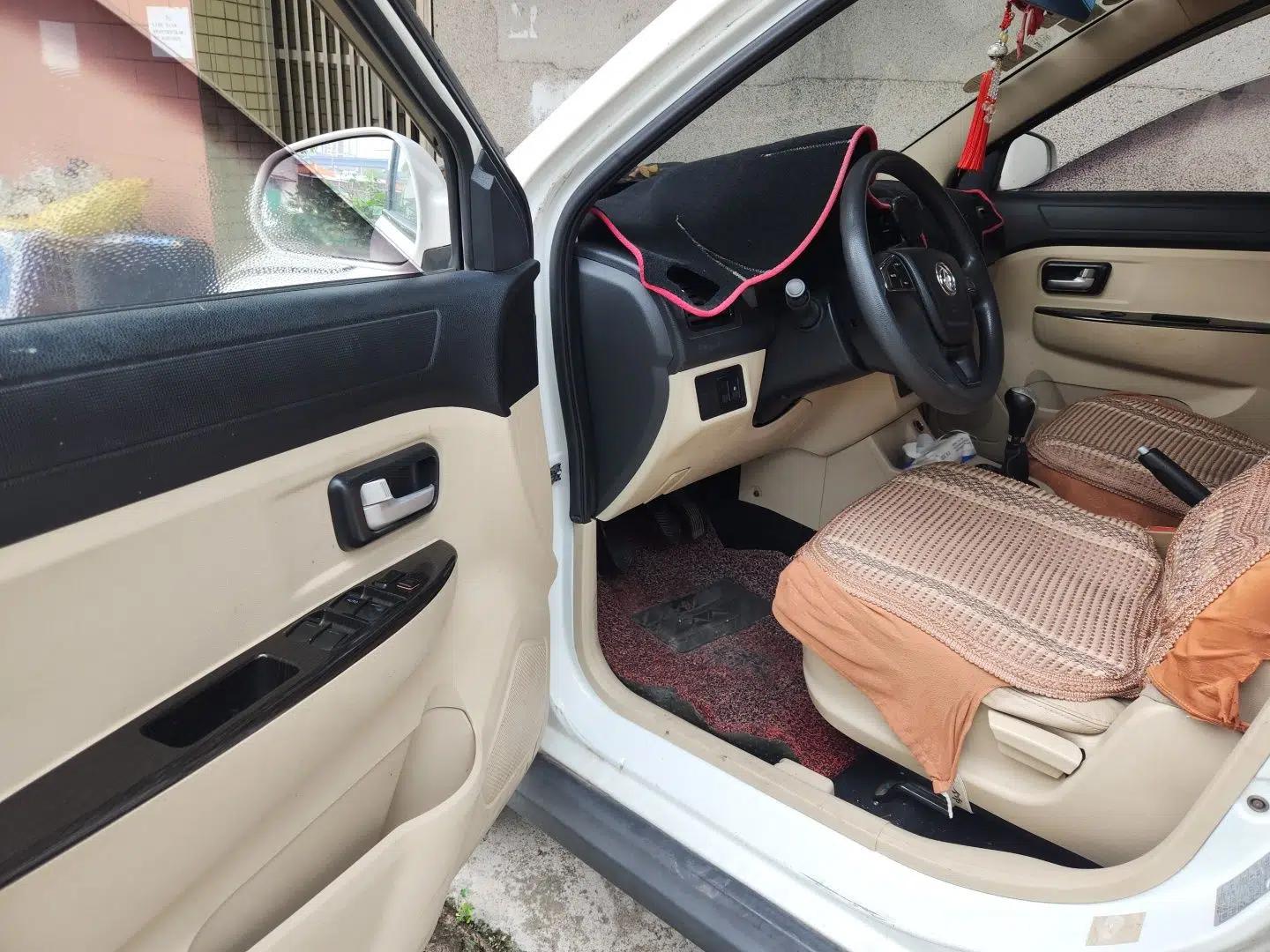 Dongfeng Fengon 370 2016 1.5L Manual Comfort 7-Seater — миниатюра 17