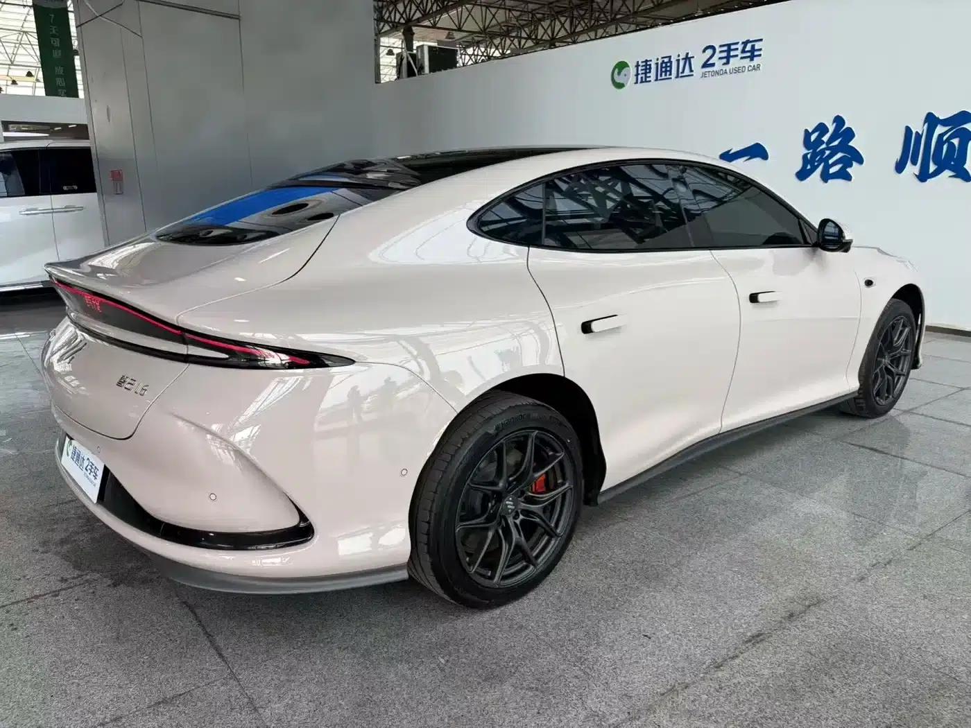 Zhiji L6 2024 Max Long Range Edition — миниатюра 2