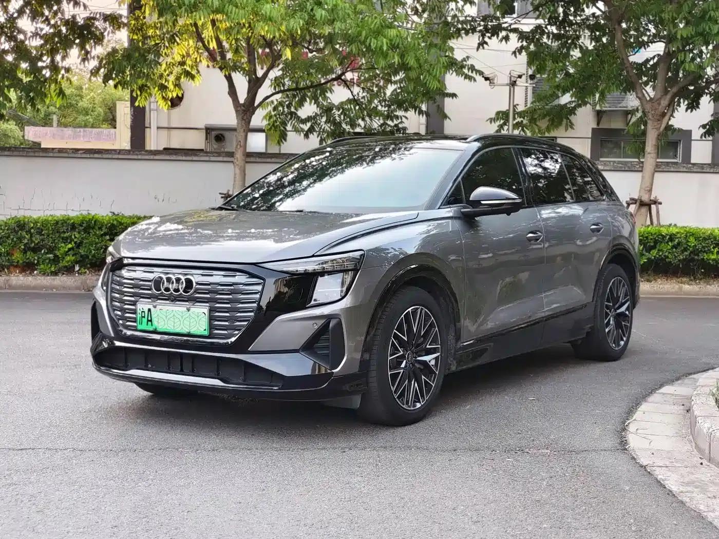 Audi Q5 e-tron 2022 Model 40 e-tron Star Edition Mech Suit — миниатюра 1