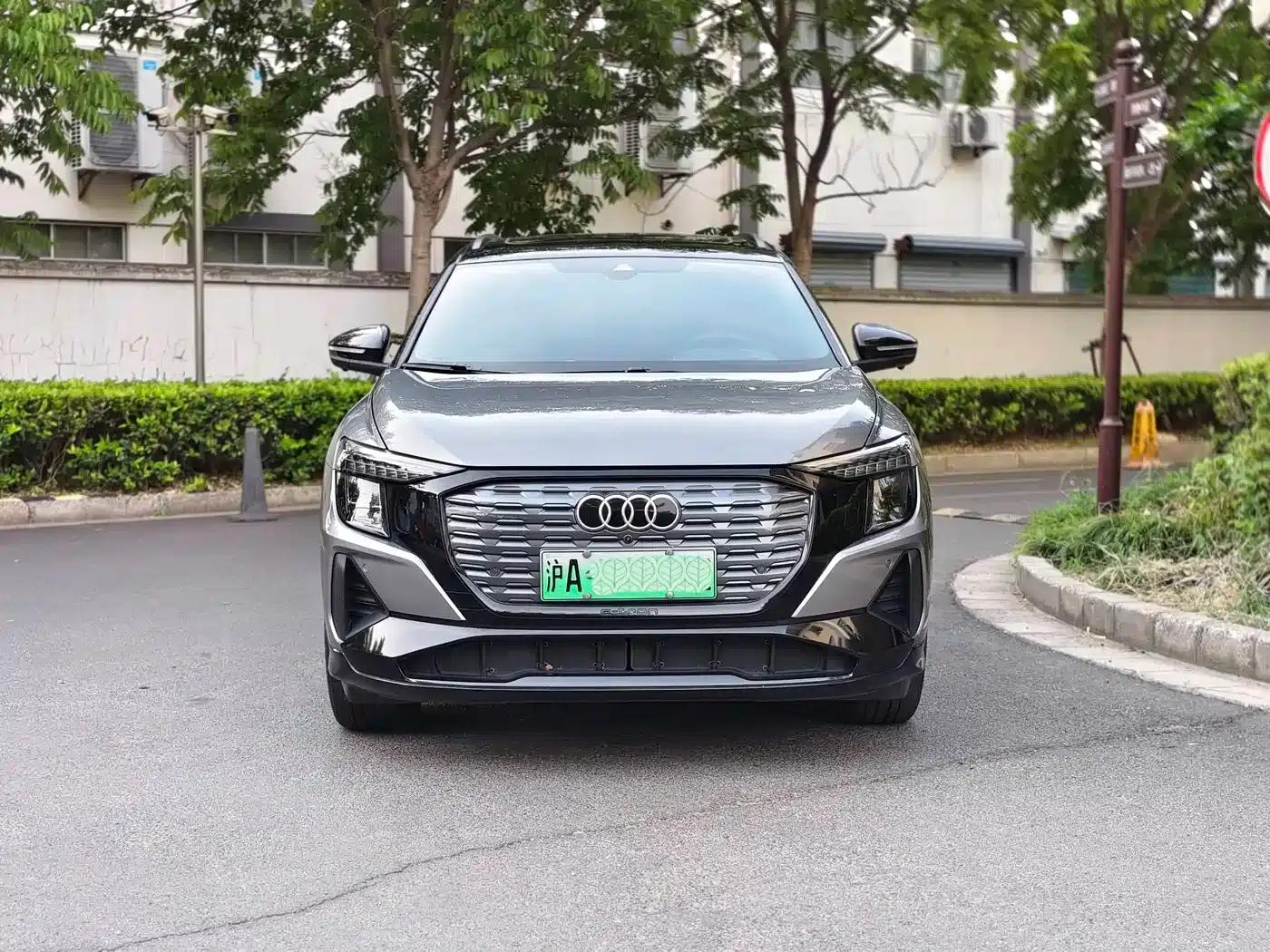Audi Q5 e-tron 2022 Model 40 e-tron Star Edition Mech Suit — миниатюра 2
