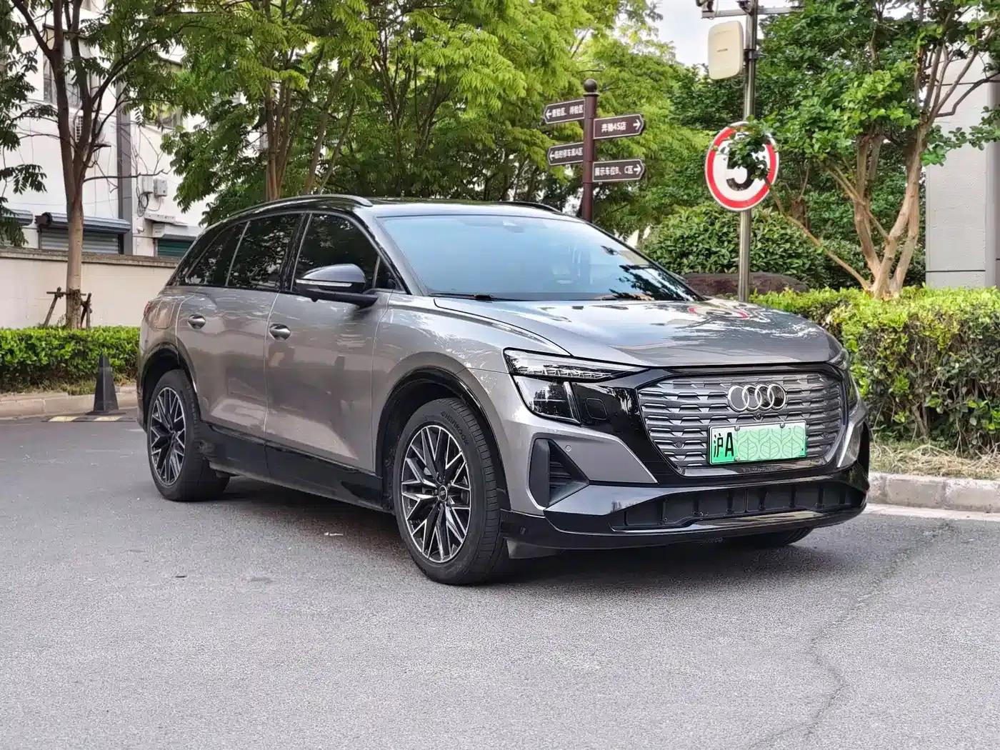 Audi Q5 e-tron 2022 Model 40 e-tron Star Edition Mech Suit — миниатюра 3