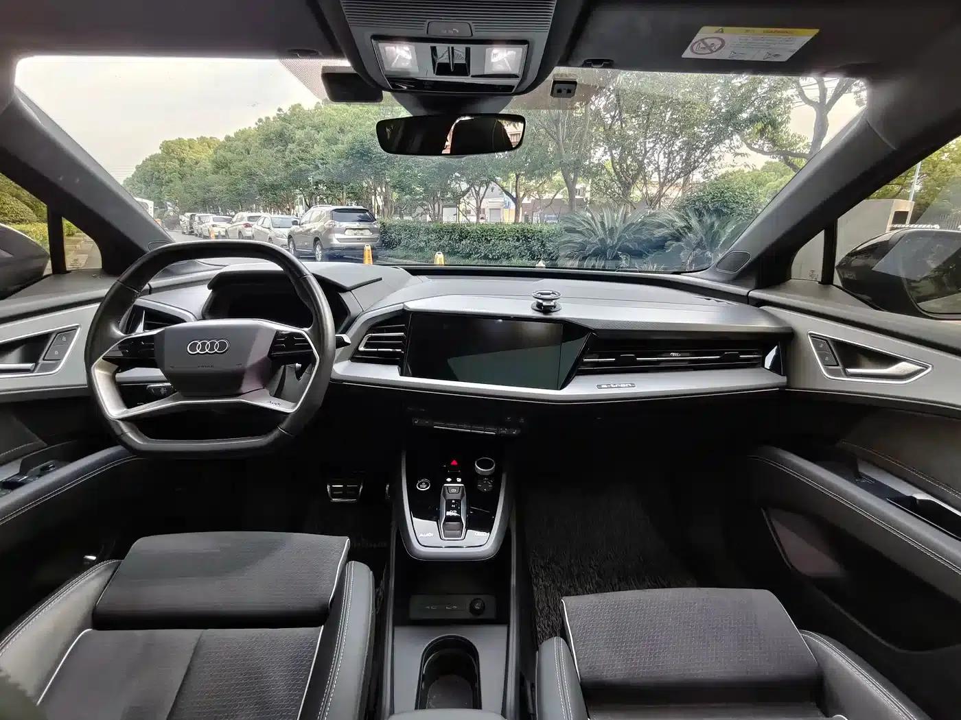 Audi Q5 e-tron 2022 Model 40 e-tron Star Edition Mech Suit — миниатюра 6