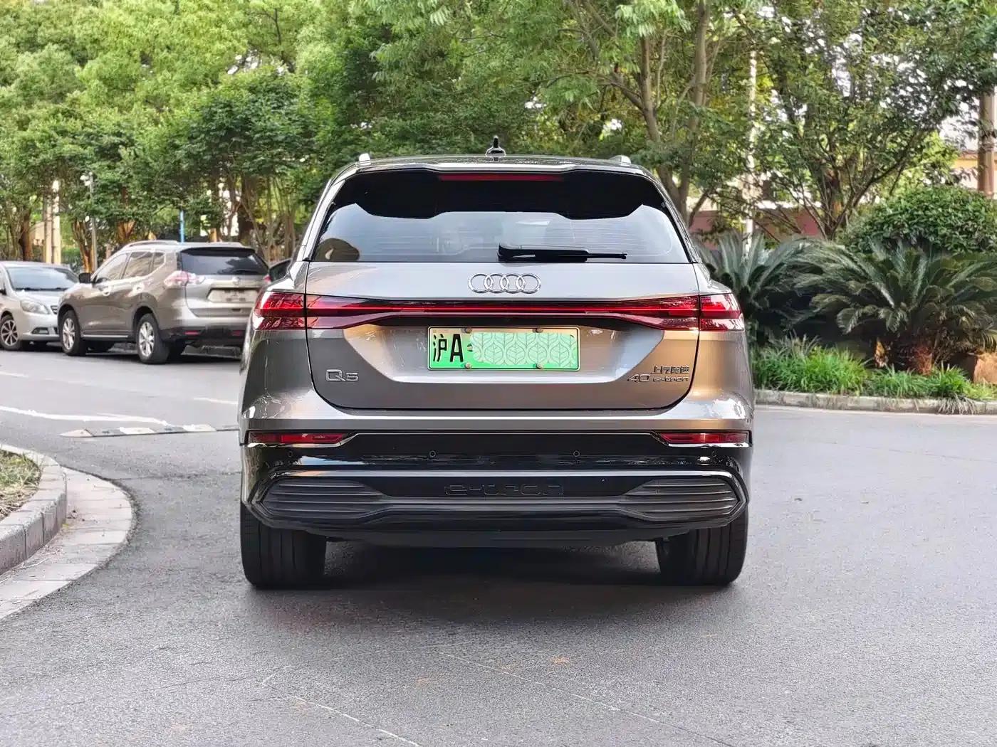 Audi Q5 e-tron 2022 Model 40 e-tron Star Edition Mech Suit — миниатюра 8