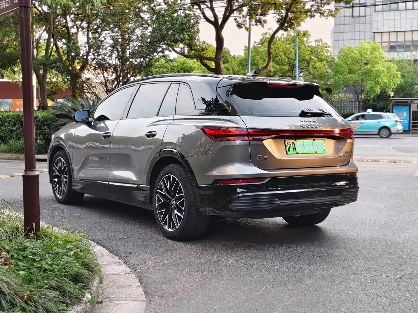 Audi Q5 e-tron 2022 Model 40 e-tron Star Edition Mech Suit — миниатюра 9