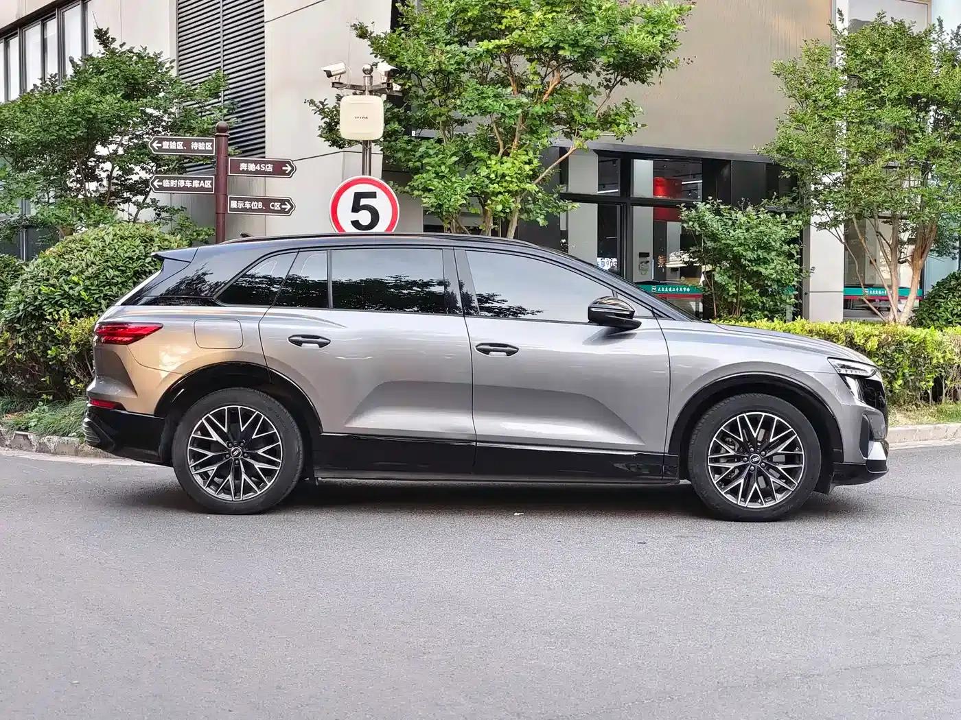Audi Q5 e-tron 2022 Model 40 e-tron Star Edition Mech Suit — миниатюра 10