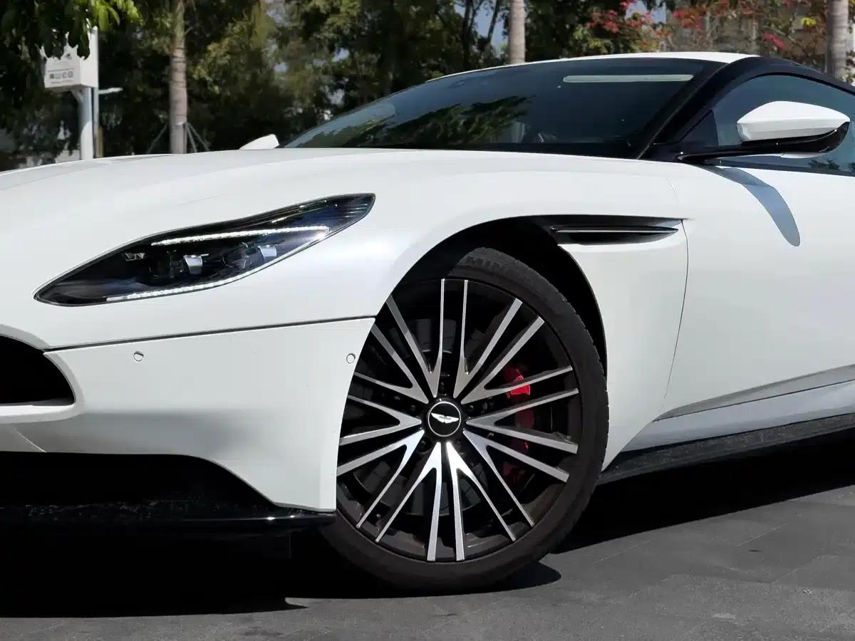 Aston Martin DB11 2019 4.0T V8 Coupe — миниатюра 3