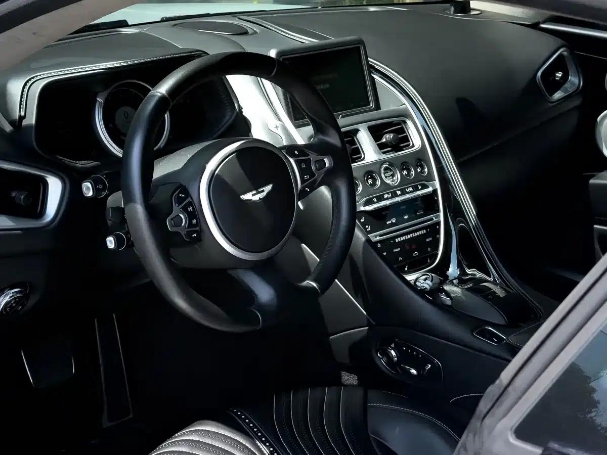 Aston Martin DB11 2019 4.0T V8 Coupe — миниатюра 6
