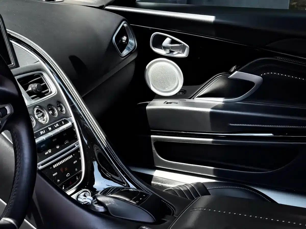 Aston Martin DB11 2019 4.0T V8 Coupe — миниатюра 8