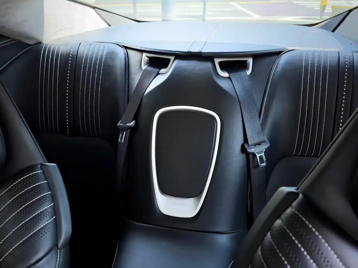 Aston Martin DB11 2019 4.0T V8 Coupe — миниатюра 10
