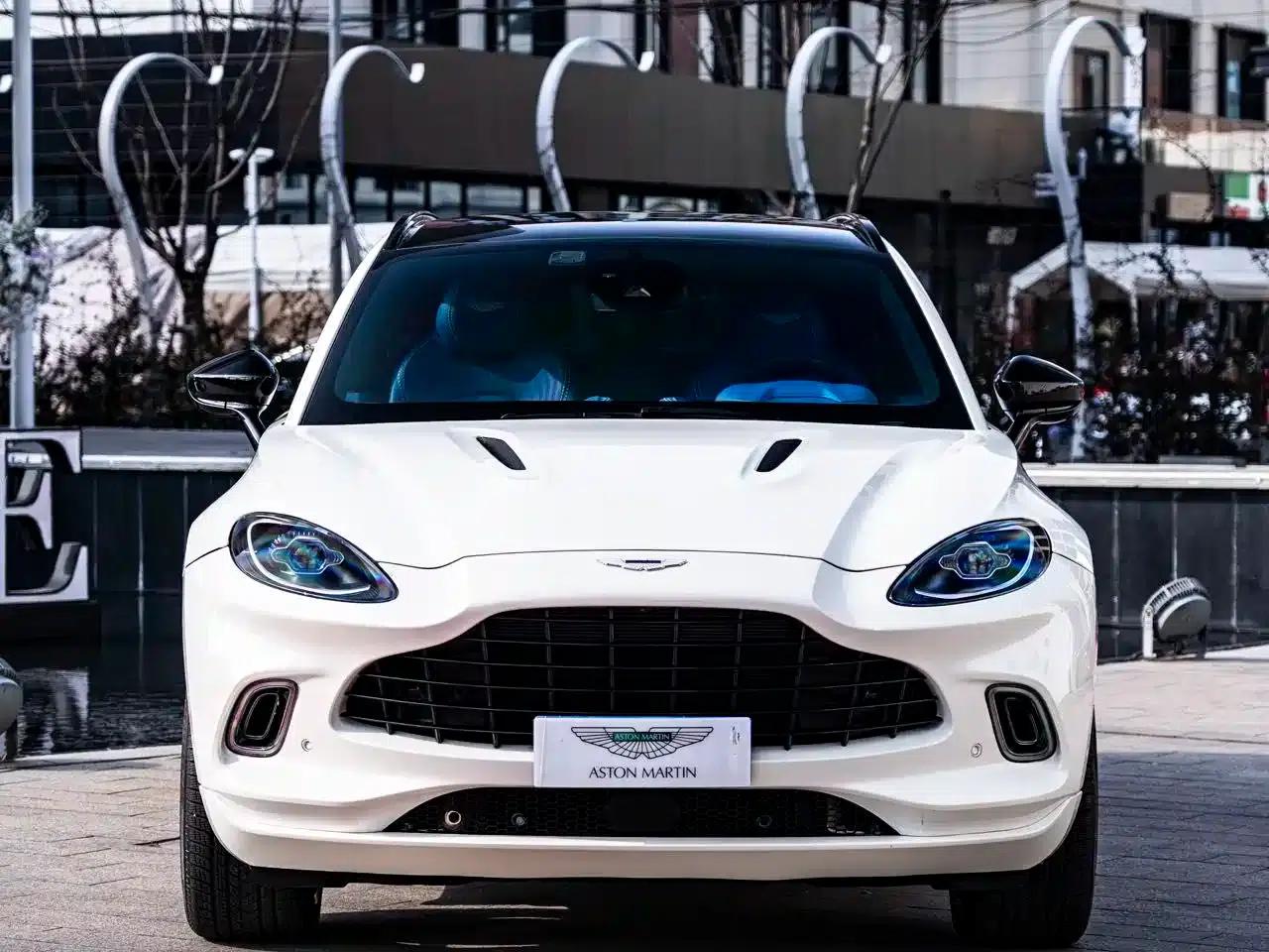 Aston Martin DBX 2021 4.0T V8: A Return to Simplicity — миниатюра 2