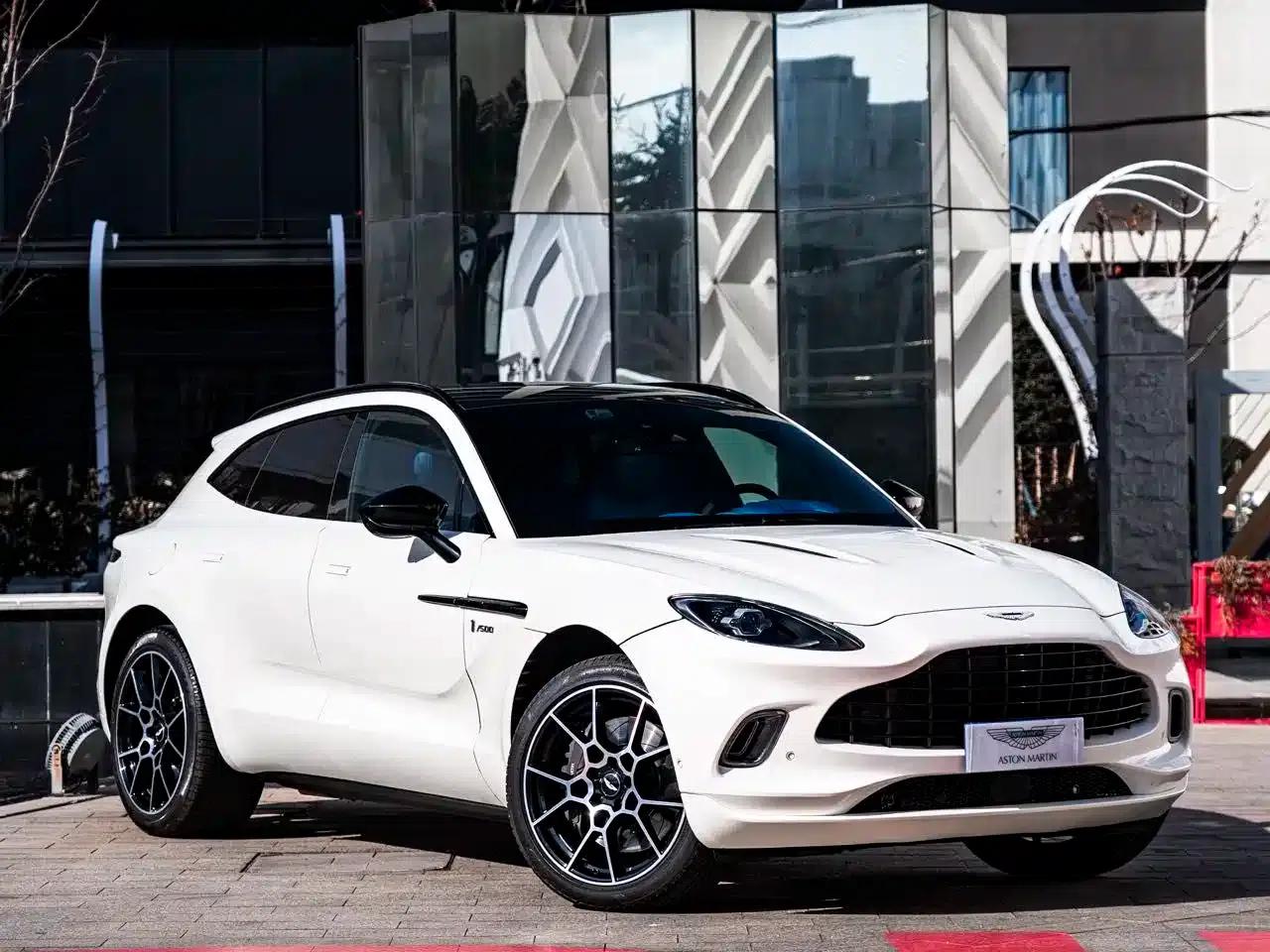 Aston Martin DBX 2021 4.0T V8: A Return to Simplicity — миниатюра 3