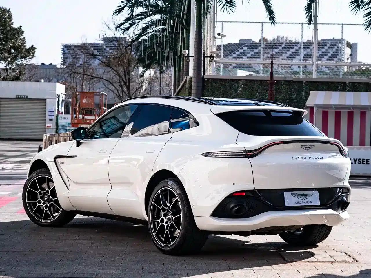 Aston Martin DBX 2021 4.0T V8: A Return to Simplicity — миниатюра 5