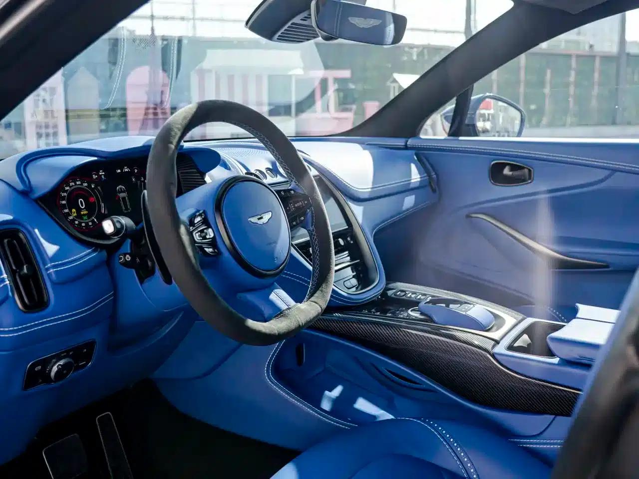 Aston Martin DBX 2021 4.0T V8: A Return to Simplicity — миниатюра 7
