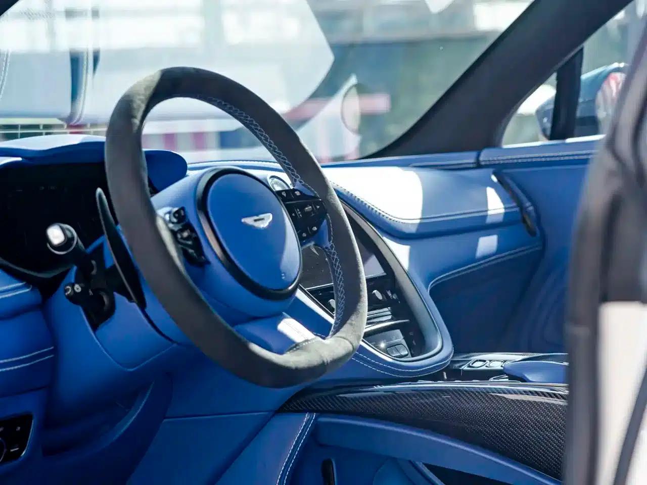 Aston Martin DBX 2021 4.0T V8: A Return to Simplicity — миниатюра 9