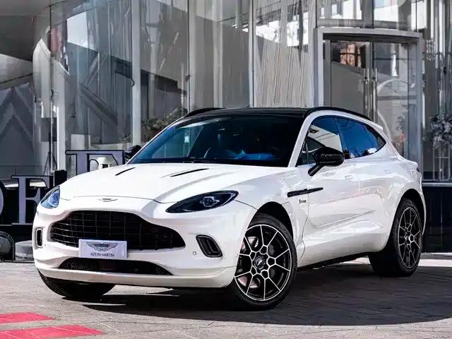 Aston Martin DBX 2021 4.0T V8: A Return to Simplicity