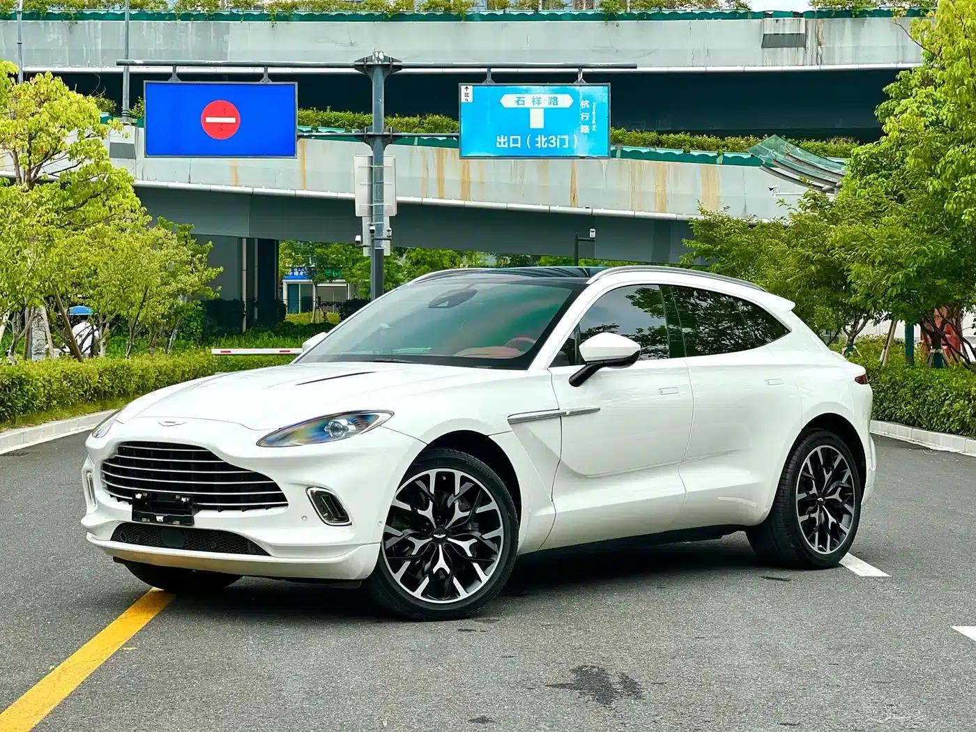 Aston Martin DBX 2022 3.0T STRAIGHT-SIX — миниатюра 1