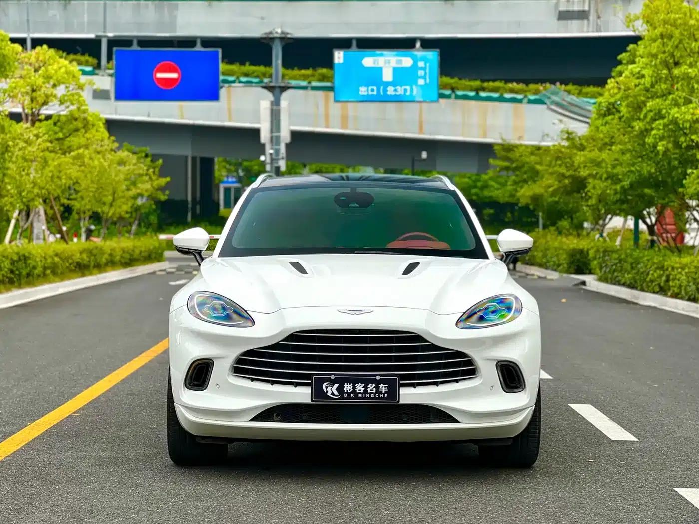 Aston Martin DBX 2022 3.0T STRAIGHT-SIX — миниатюра 2