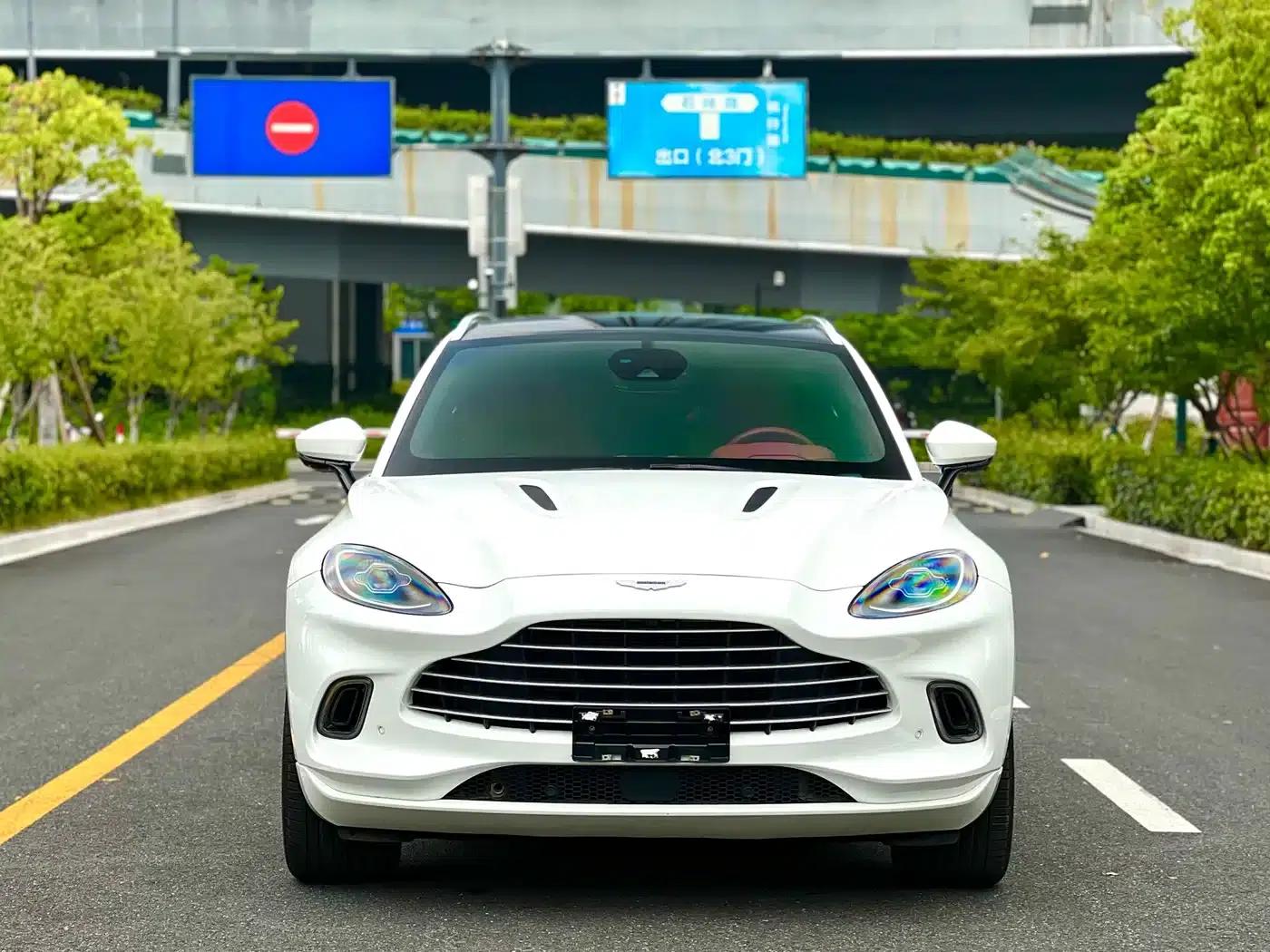 Aston Martin DBX 2022 3.0T STRAIGHT-SIX — миниатюра 3