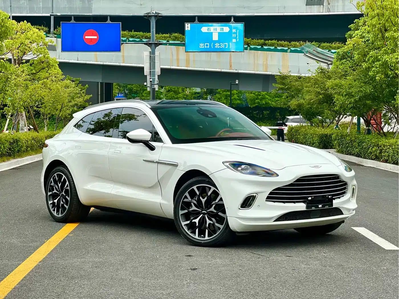Aston Martin DBX 2022 3.0T STRAIGHT-SIX — миниатюра 4