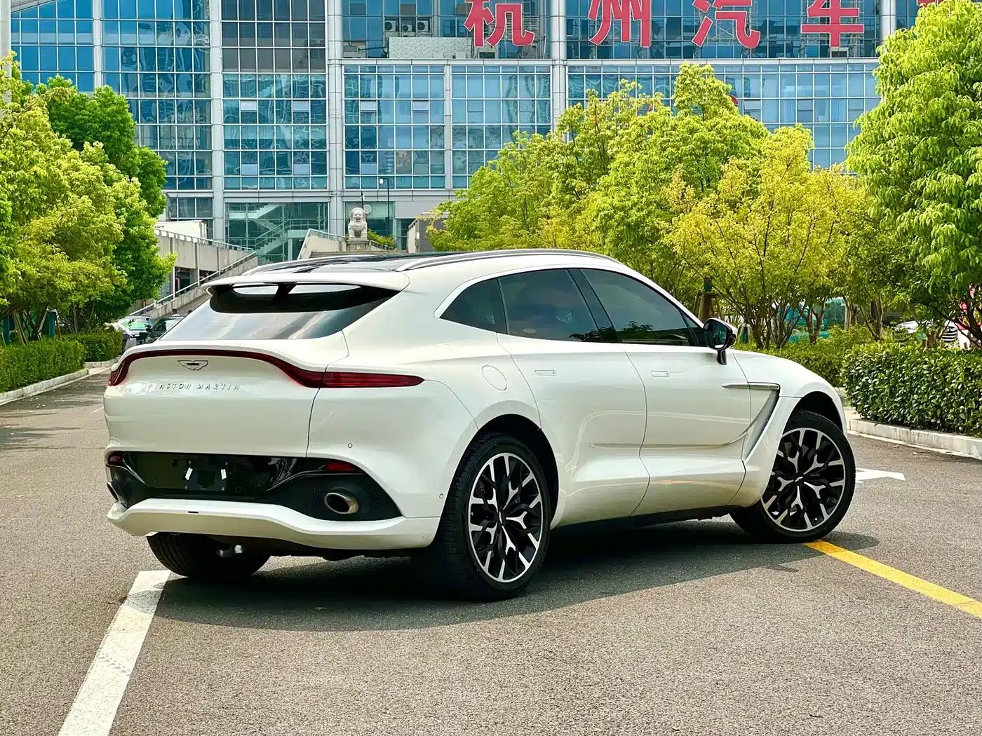 Aston Martin DBX 2022 3.0T STRAIGHT-SIX — миниатюра 8