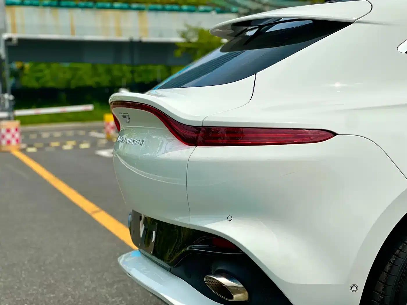 Aston Martin DBX 2022 3.0T STRAIGHT-SIX — миниатюра 10