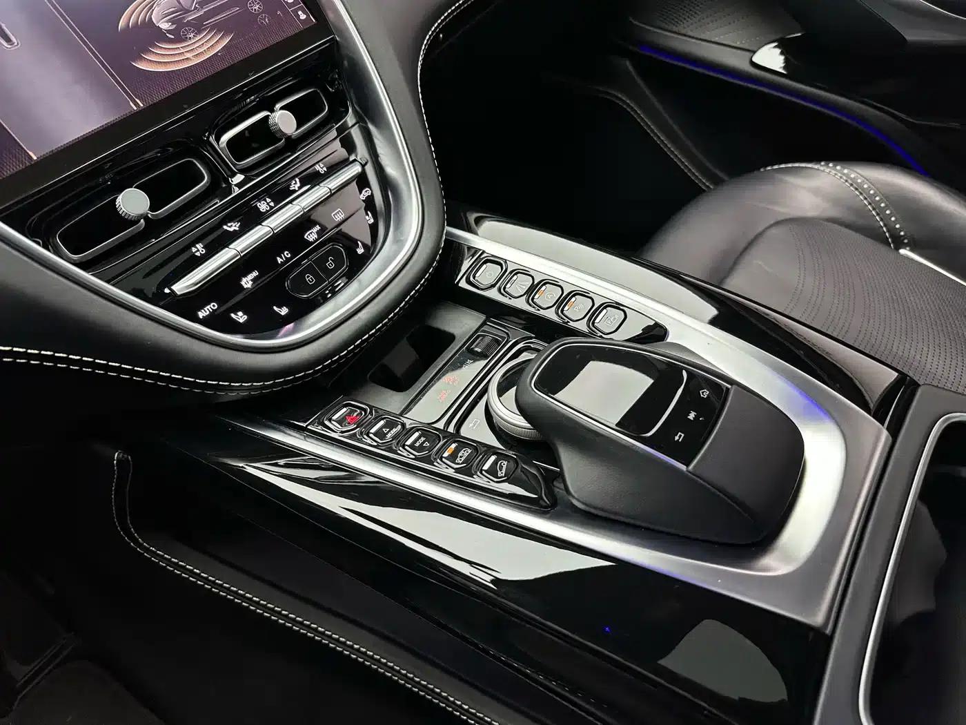 Aston Martin DBX 2022 3.0T STRAIGHT-SIX — миниатюра 20