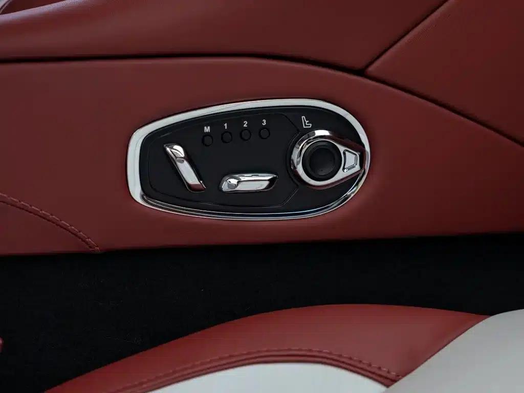 2019 Aston Martin DBS Superleggera V12 Coupe — миниатюра 14