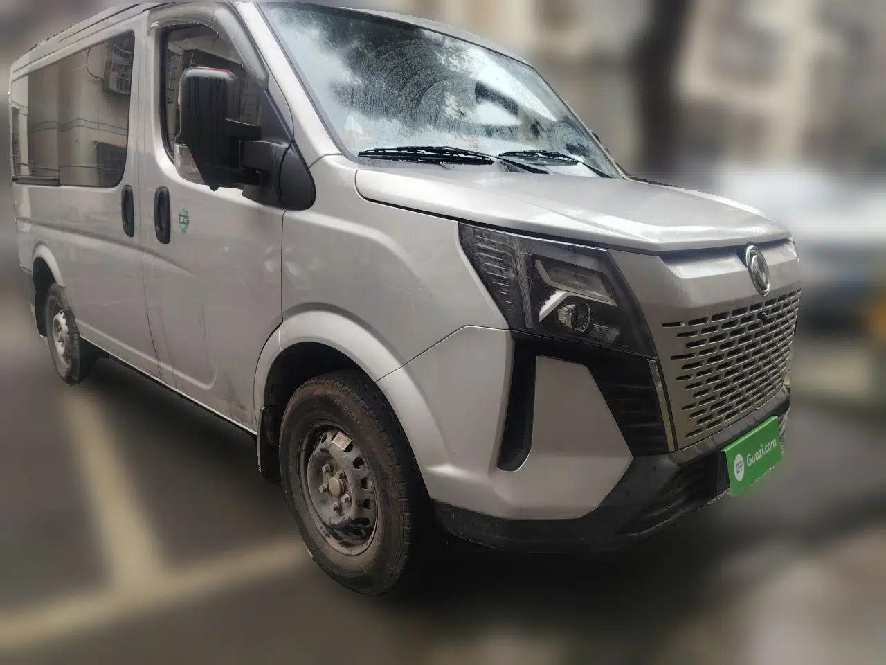 Dongfeng Yufeng 2023 V9+ 2.0T Manual Front-Wheel-Drive Multi-Function Short-Chassis Low-Roof 5/6-Seater — миниатюра 3