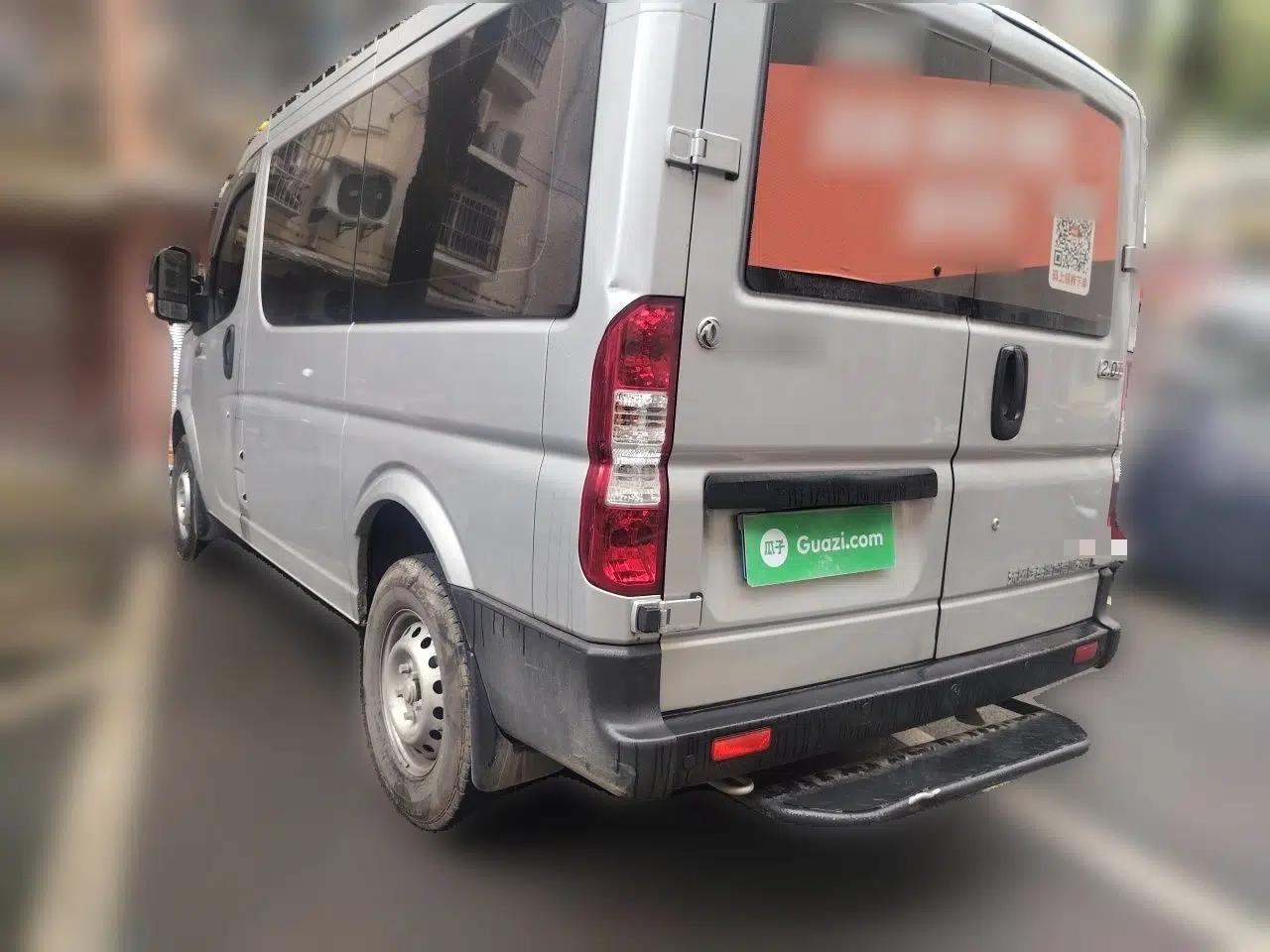 Dongfeng Yufeng 2023 V9+ 2.0T Manual Front-Wheel-Drive Multi-Function Short-Chassis Low-Roof 5/6-Seater — миниатюра 4