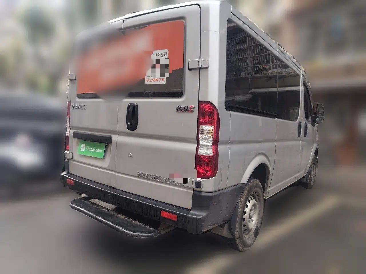 Dongfeng Yufeng 2023 V9+ 2.0T Manual Front-Wheel-Drive Multi-Function Short-Chassis Low-Roof 5/6-Seater — миниатюра 6