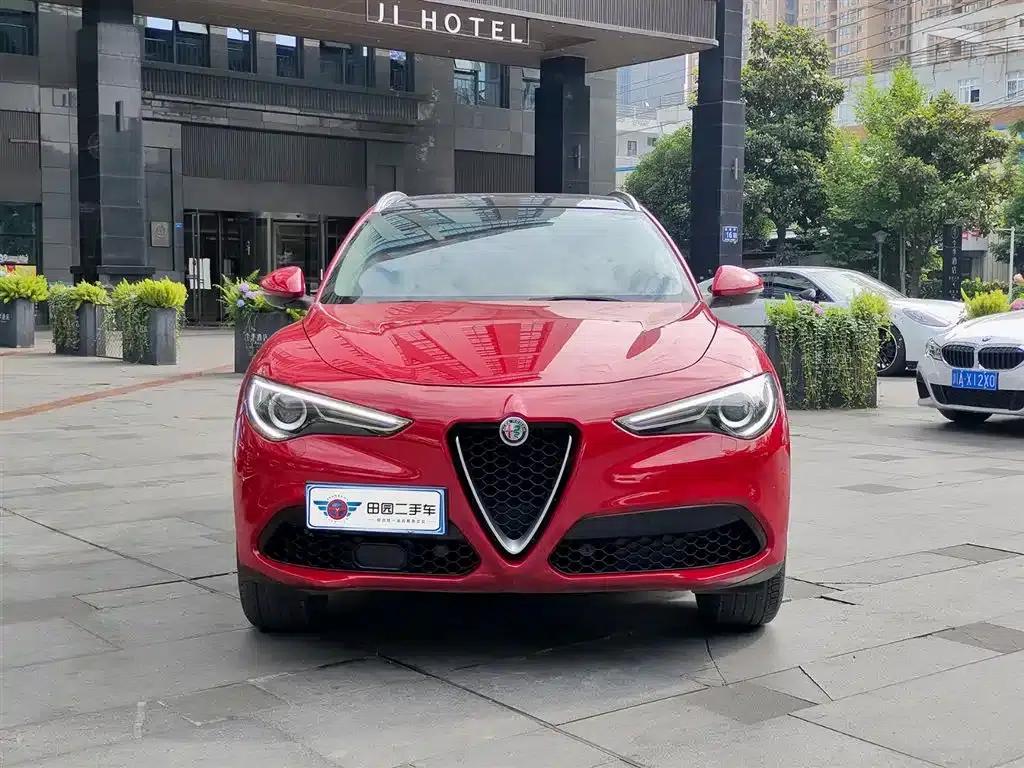 2017 Stelvio 2.0T 200HP Luxury Edition — миниатюра 2