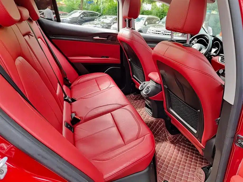 2017 Stelvio 2.0T 200HP Luxury Edition — миниатюра 11