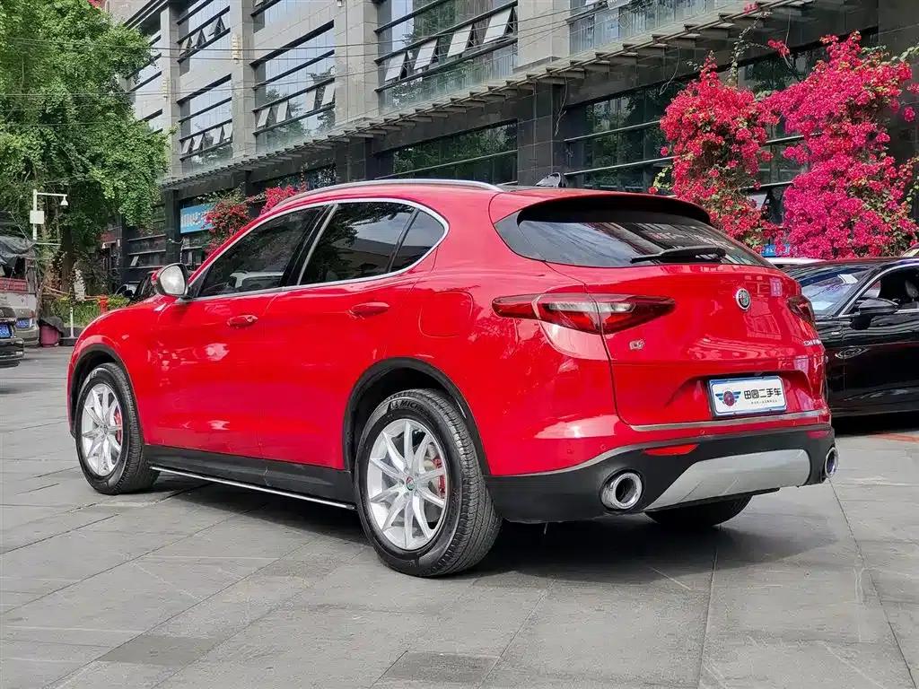 2017 Stelvio 2.0T 200HP Luxury Edition — миниатюра 4