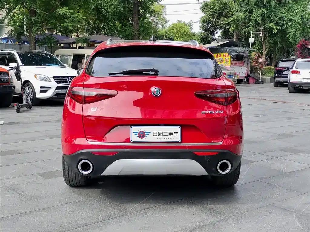 2017 Stelvio 2.0T 200HP Luxury Edition — миниатюра 5