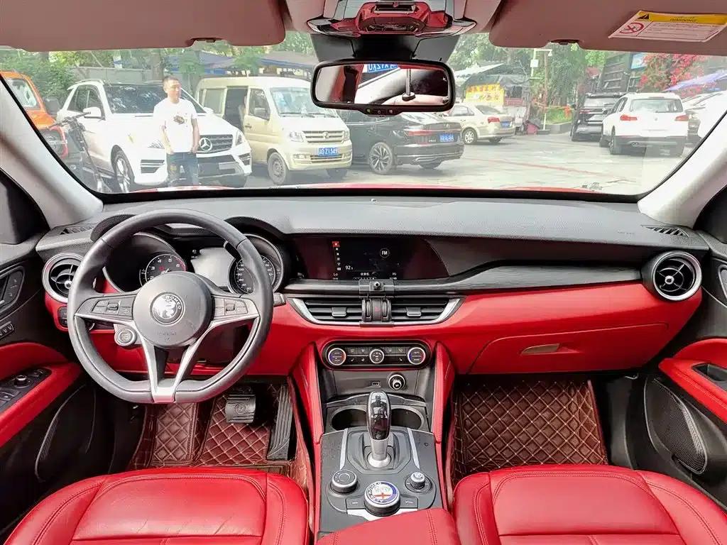 2017 Stelvio 2.0T 200HP Luxury Edition — миниатюра 10