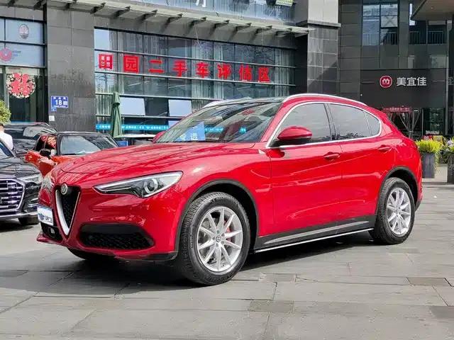 2017 Stelvio 2.0T 200HP Luxury Edition